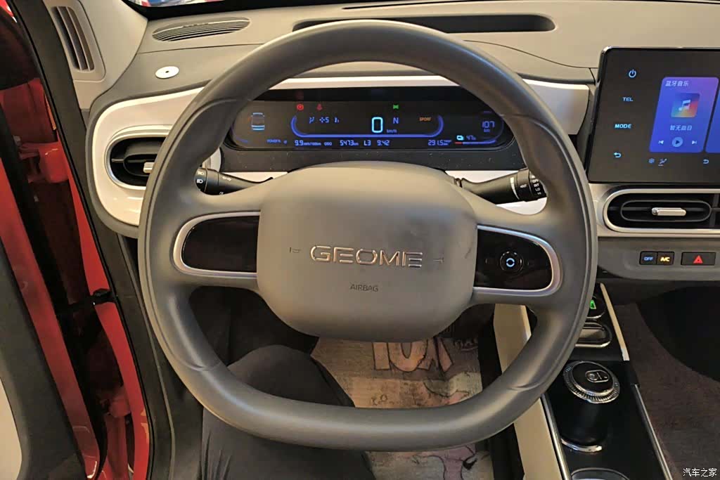 Geely Panda, 2025 14