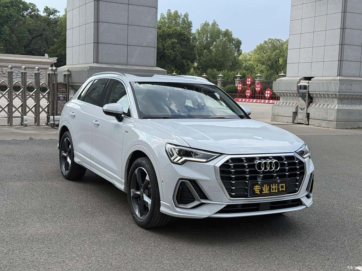 Audi Q3, 2022 3