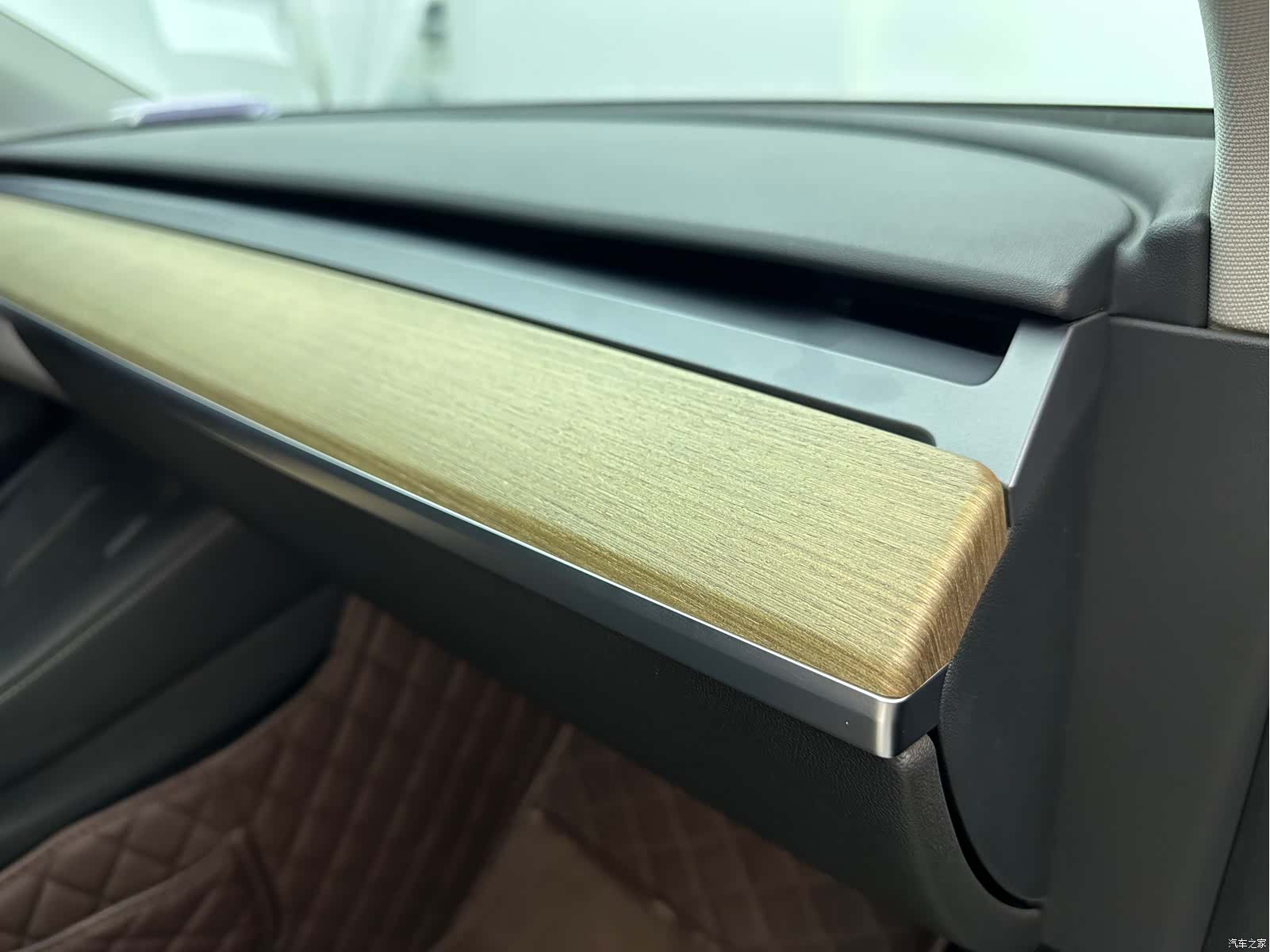 Tesla Model Y, 2023 27