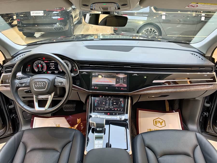Audi Q7 2021, фото 14
