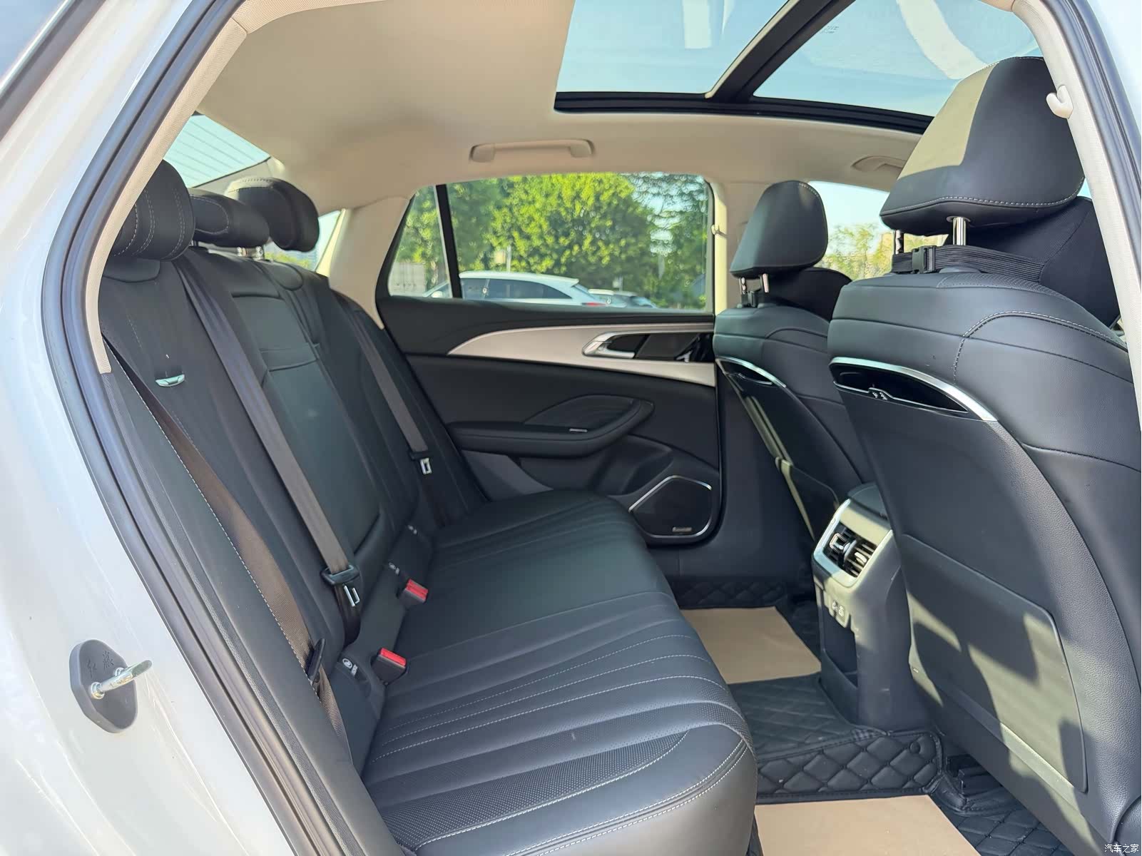 Hongqi H5, 2023 16