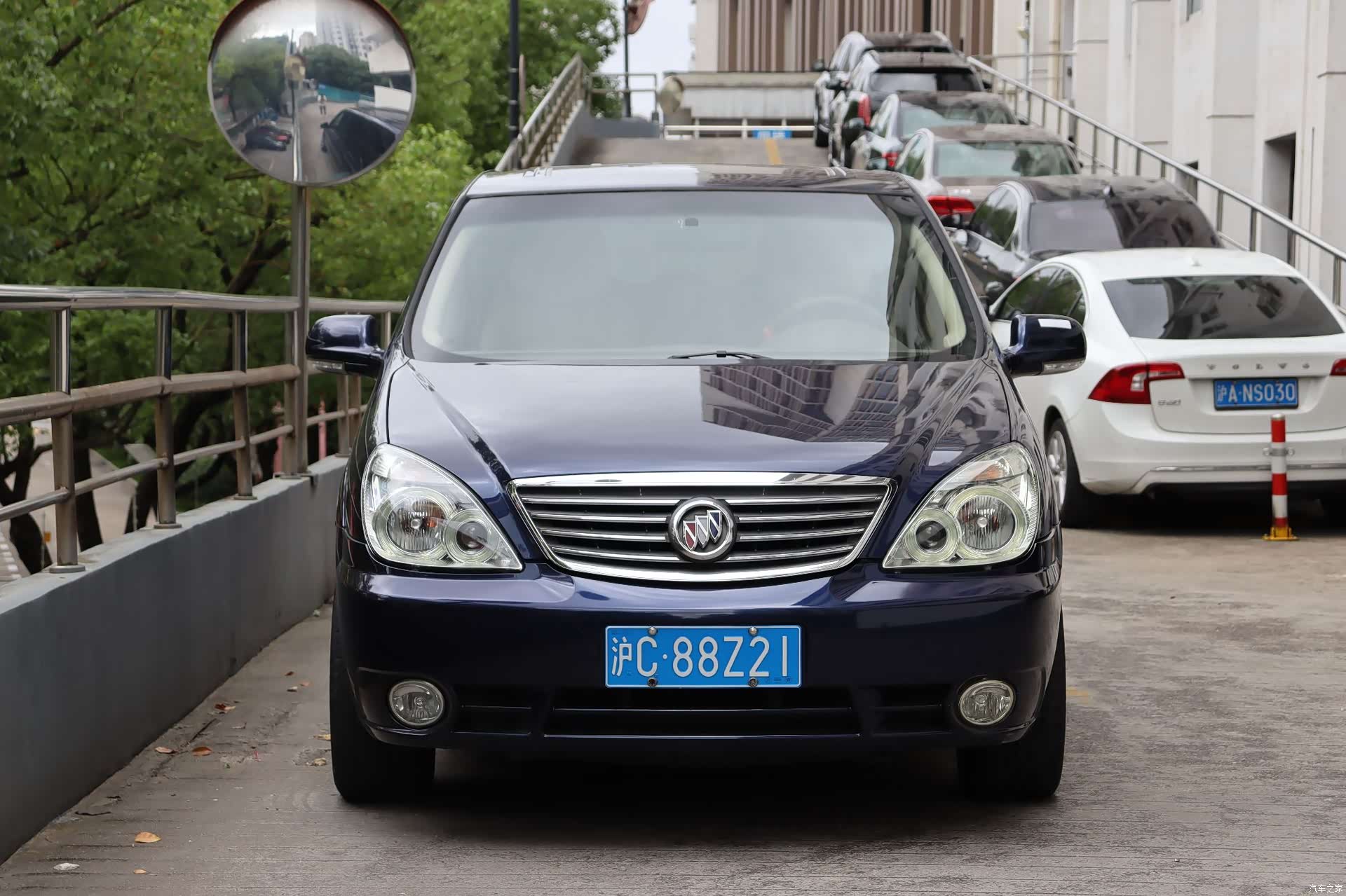 Buick GL8, 2010 2