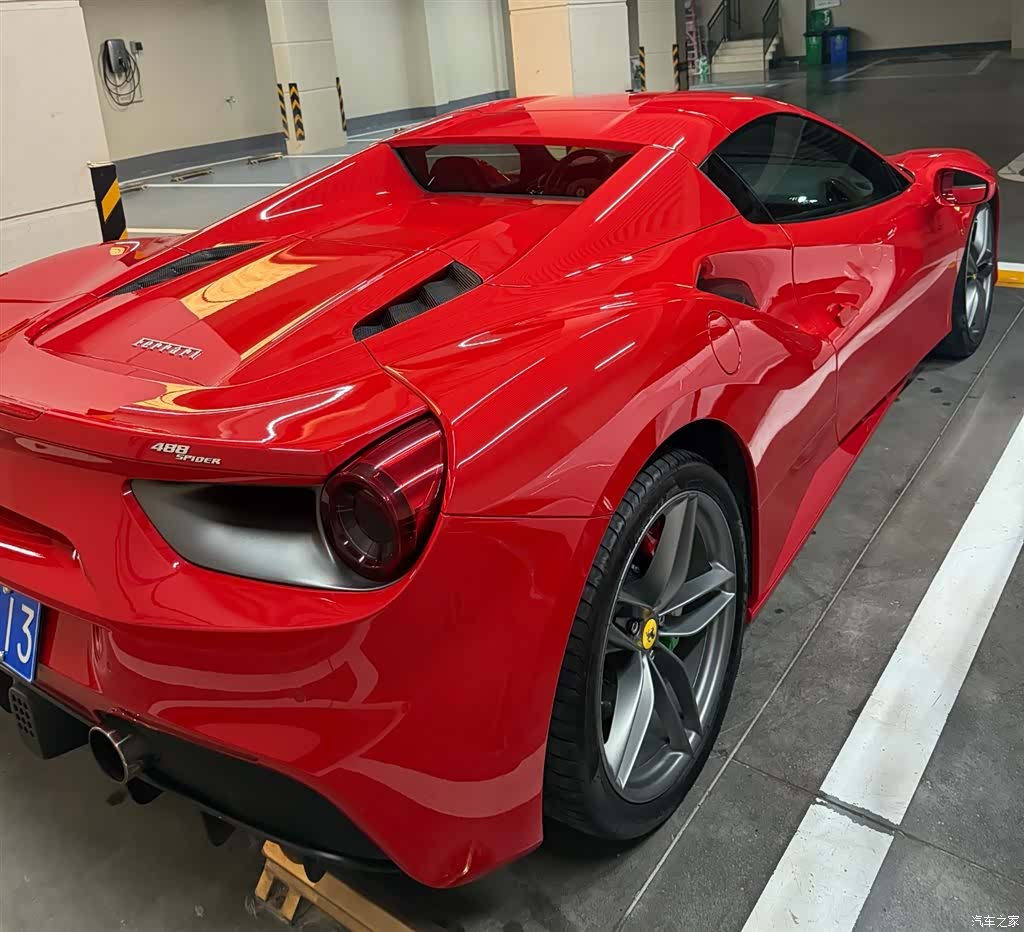 Ferrari 488, 2017 4