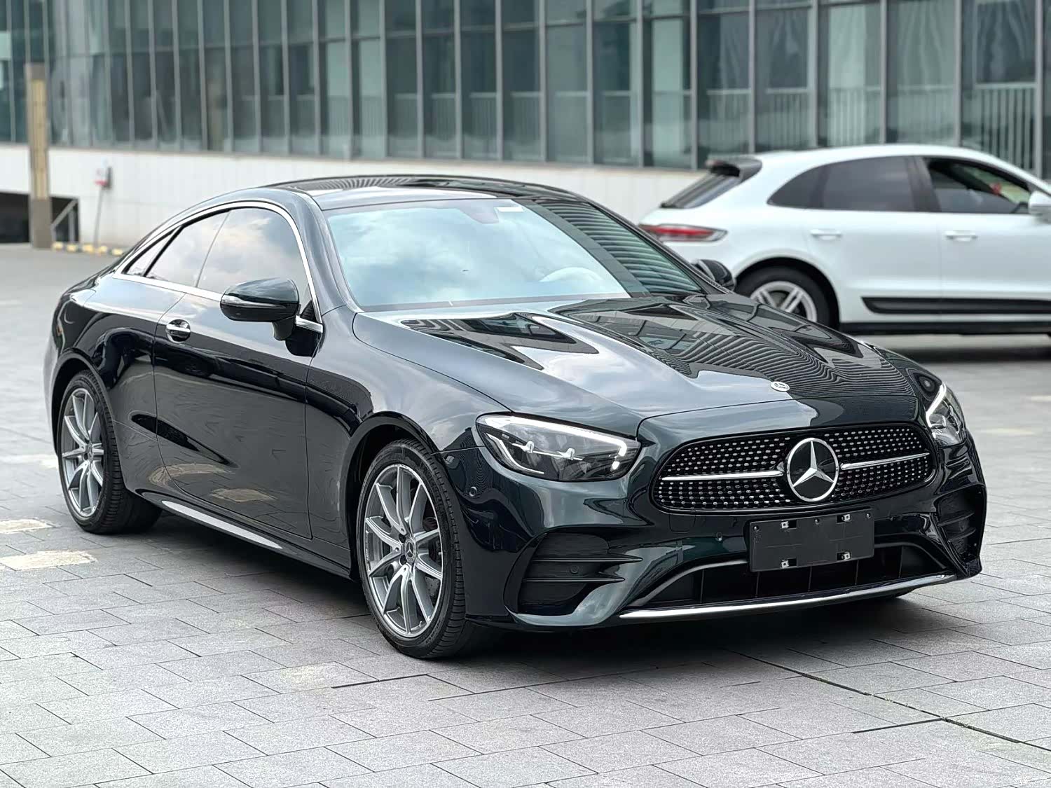 Mercedes-Benz E-Class, 2023 3