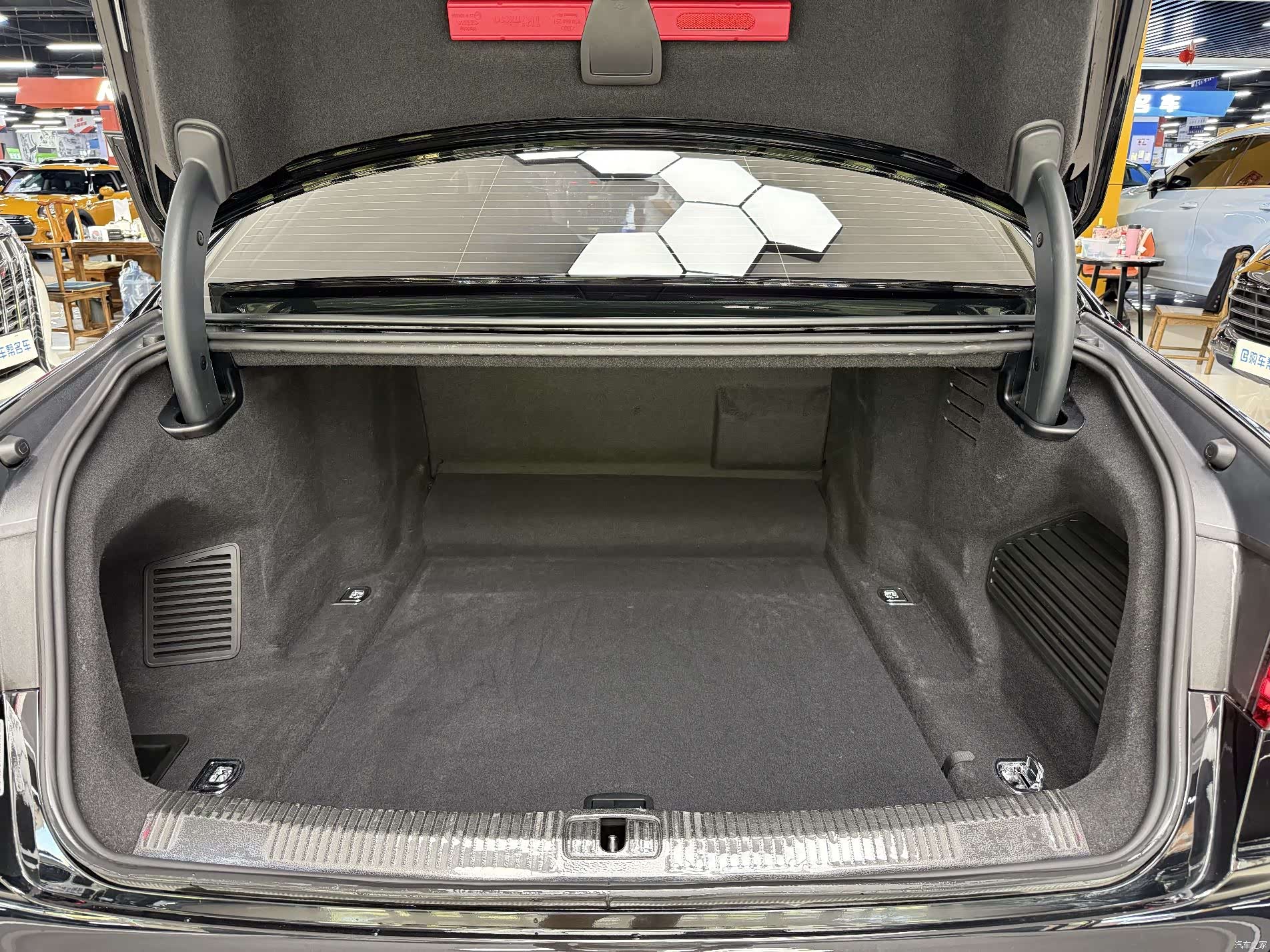 Audi A8L, 2022 15