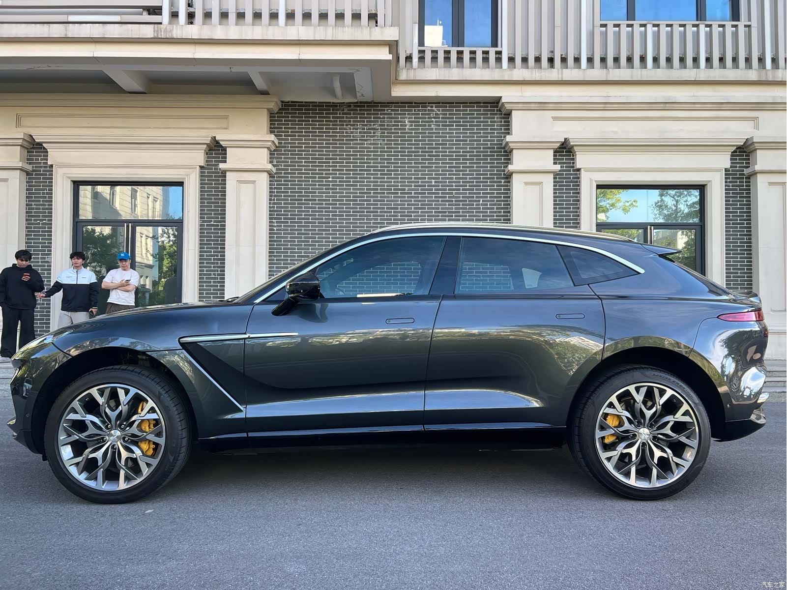 Aston Martin DBX, 2024 7