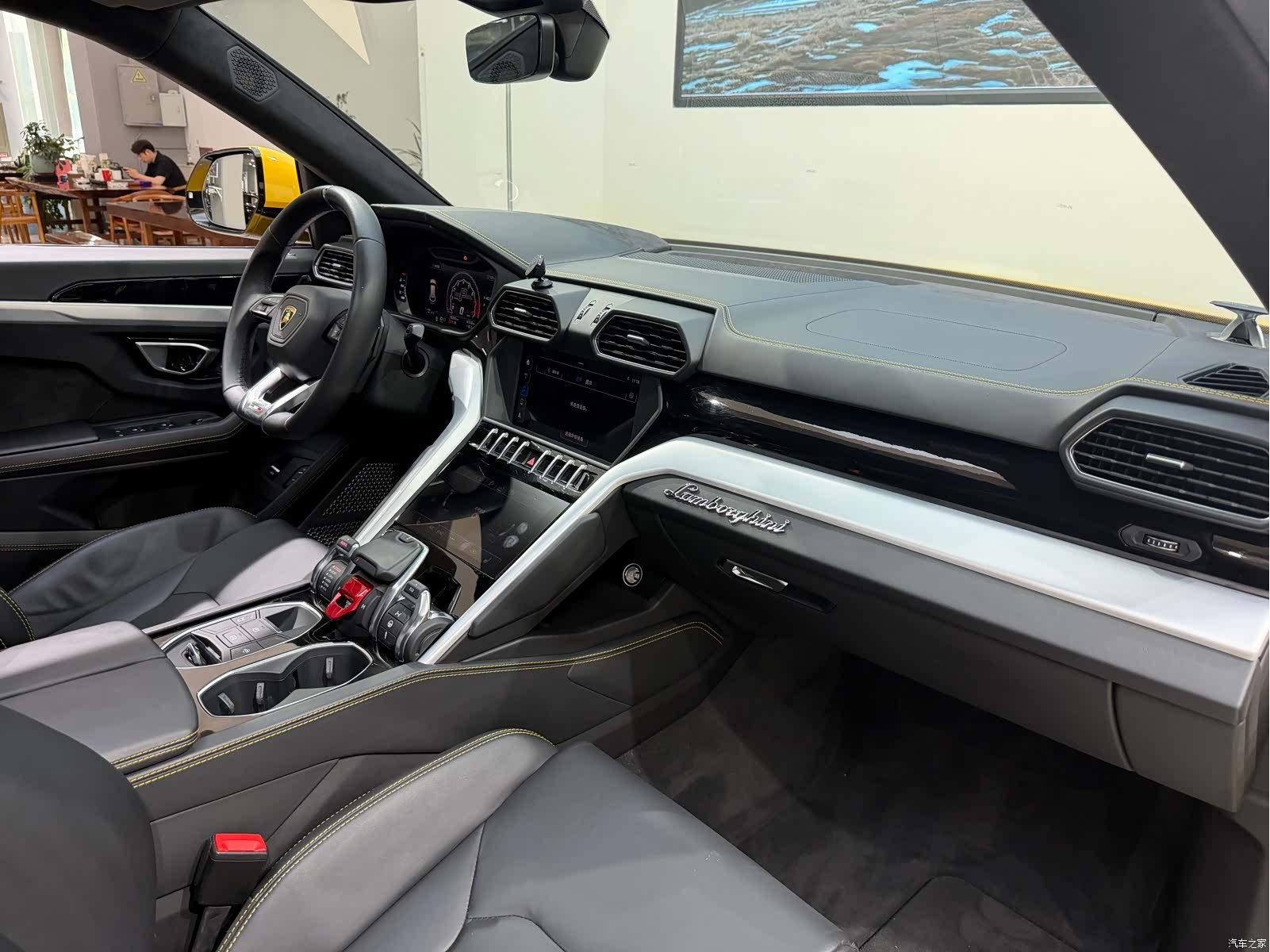 Lamborghini Urus, 2019 10