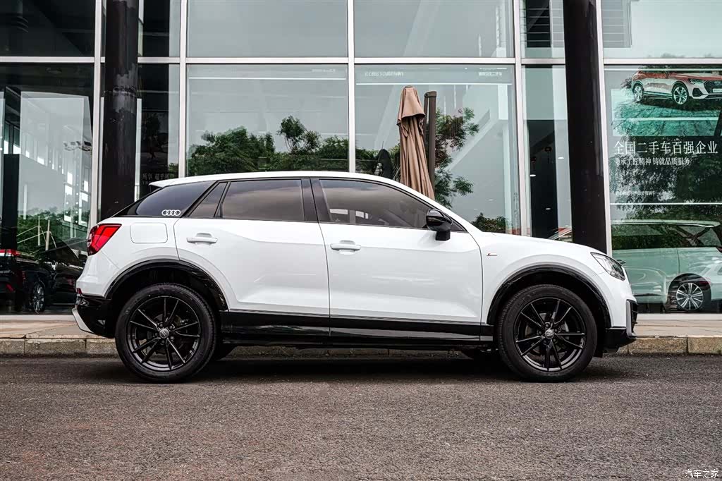 Audi Q2L, 2019 все фото