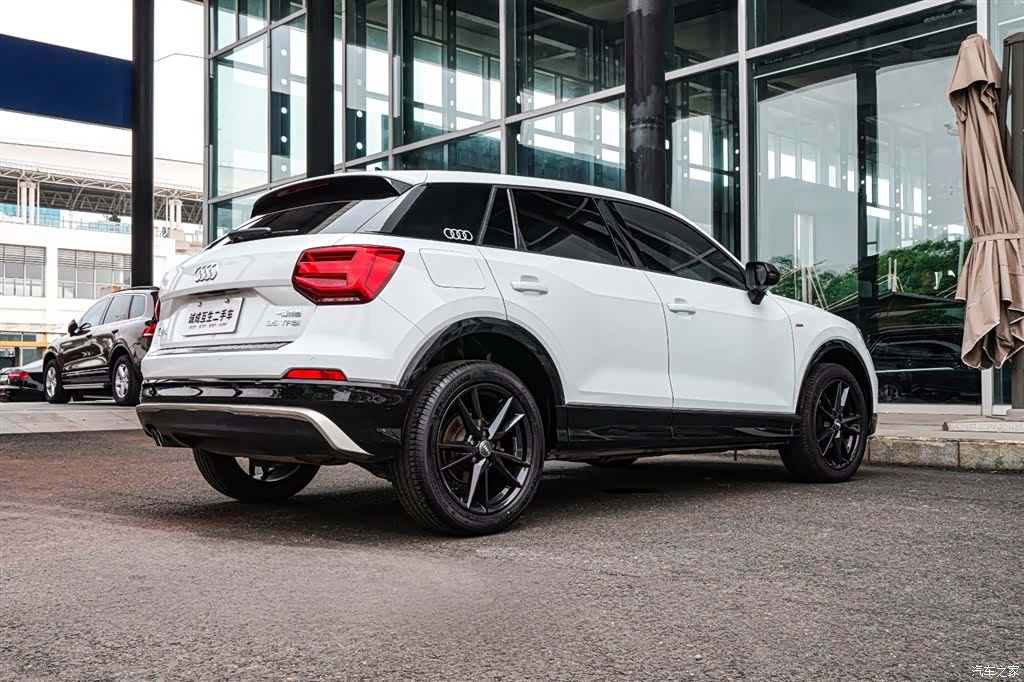 Audi Q2L, 2019 6