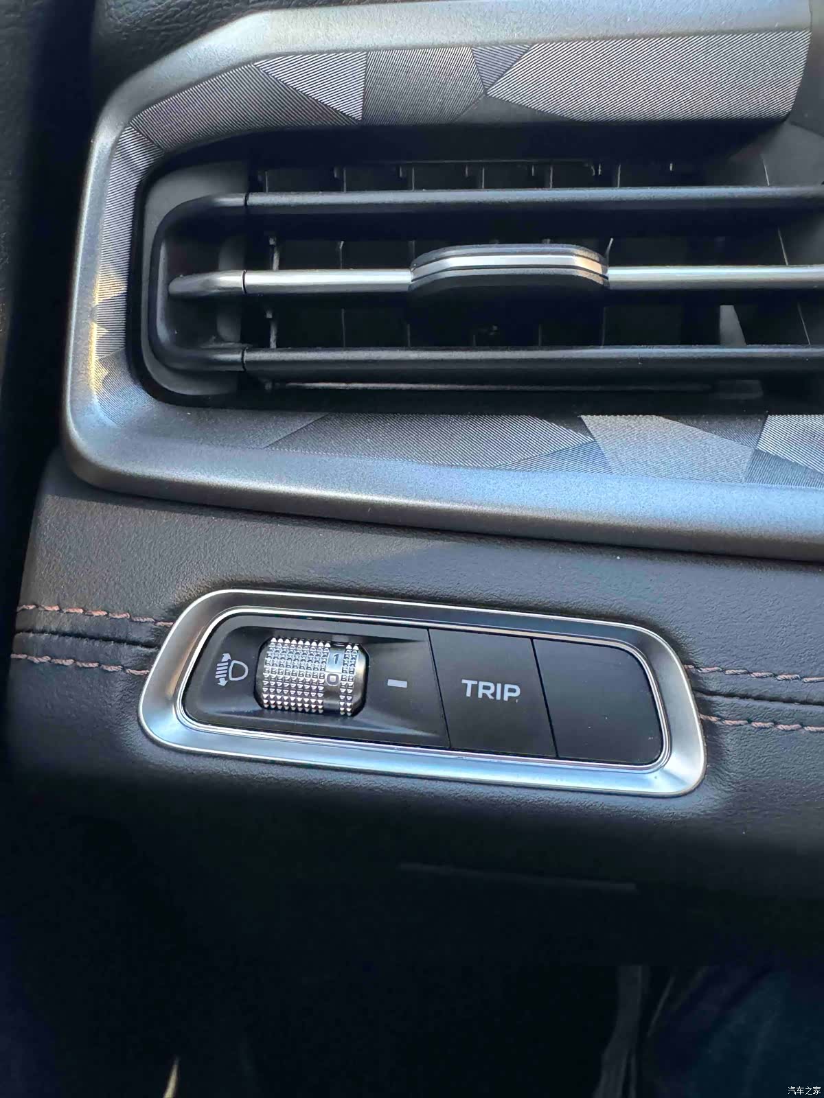 Geely X6, 2023 22