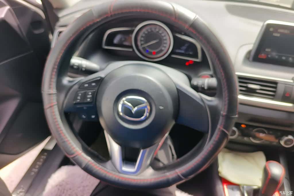 Mazda Mazda3, 2015 15