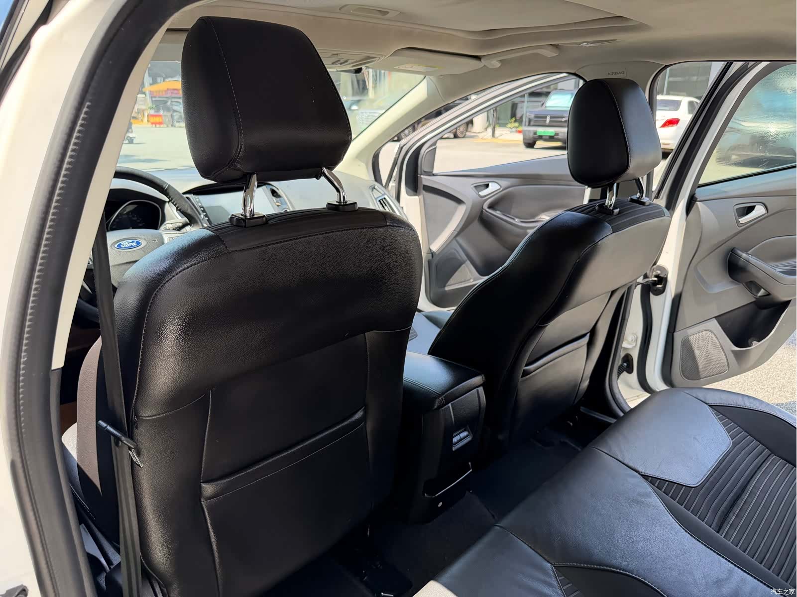 Ford Focus, 2015 21