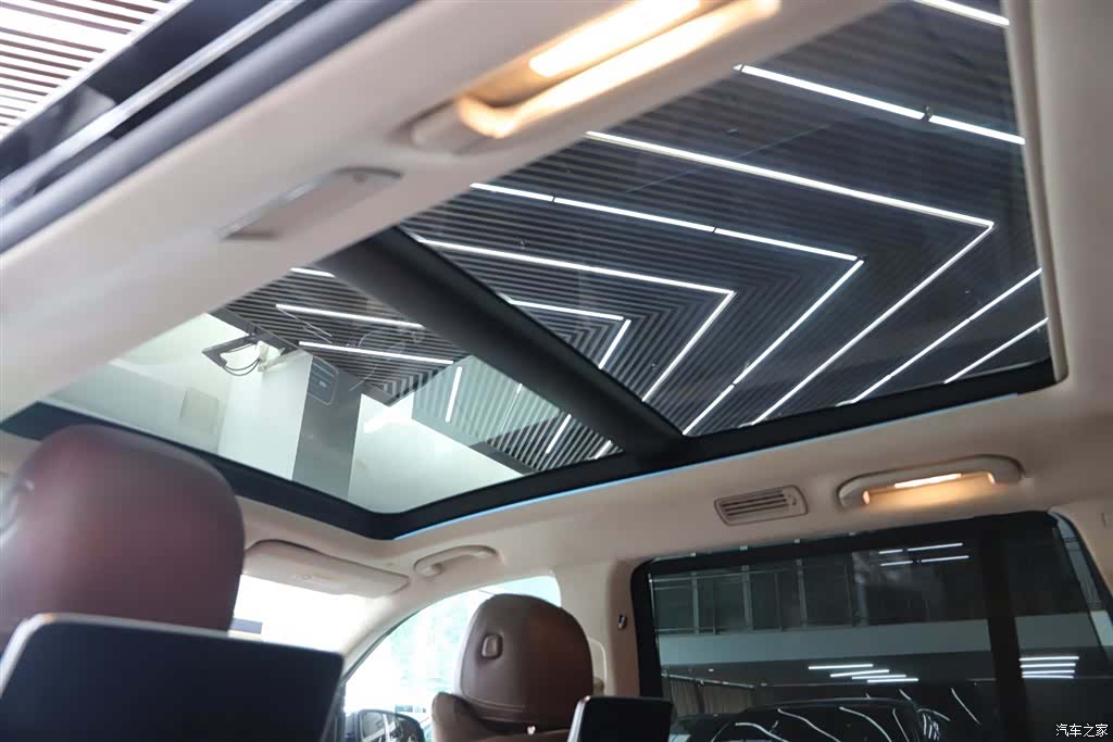 Maybach GLS, 2022 27