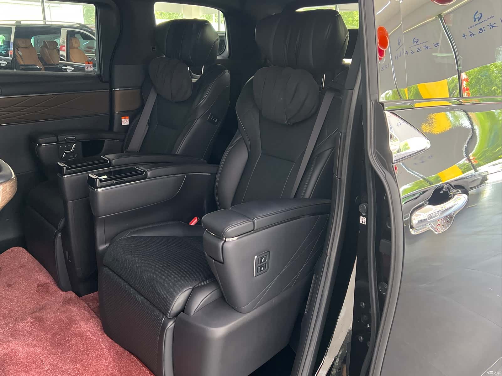Toyota Vellfire, 2024 17