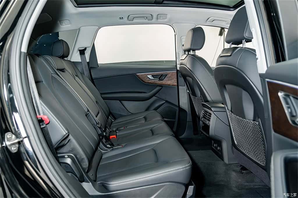 Audi Q7, 2025 21