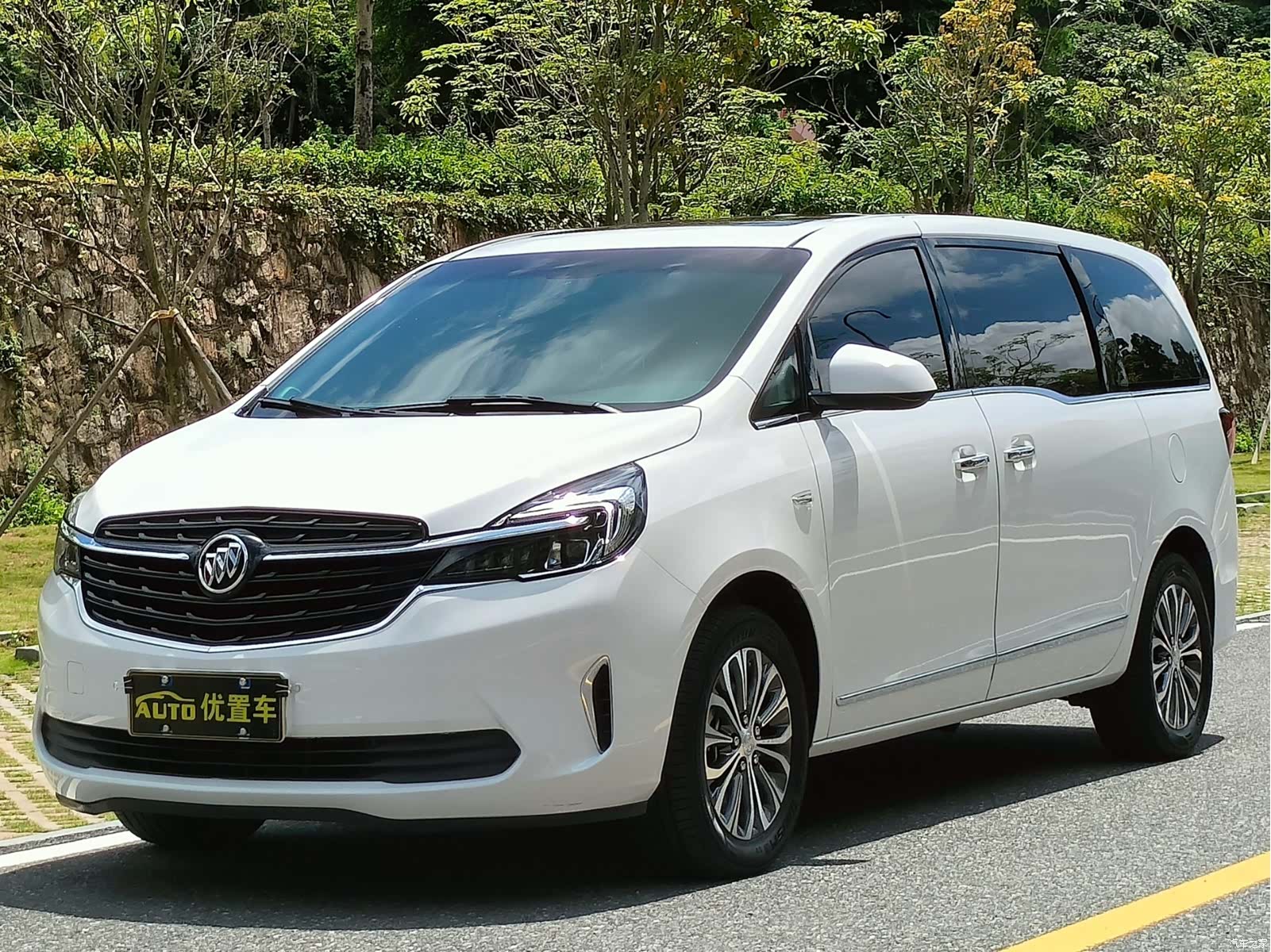 Buick GL8, 2020 1