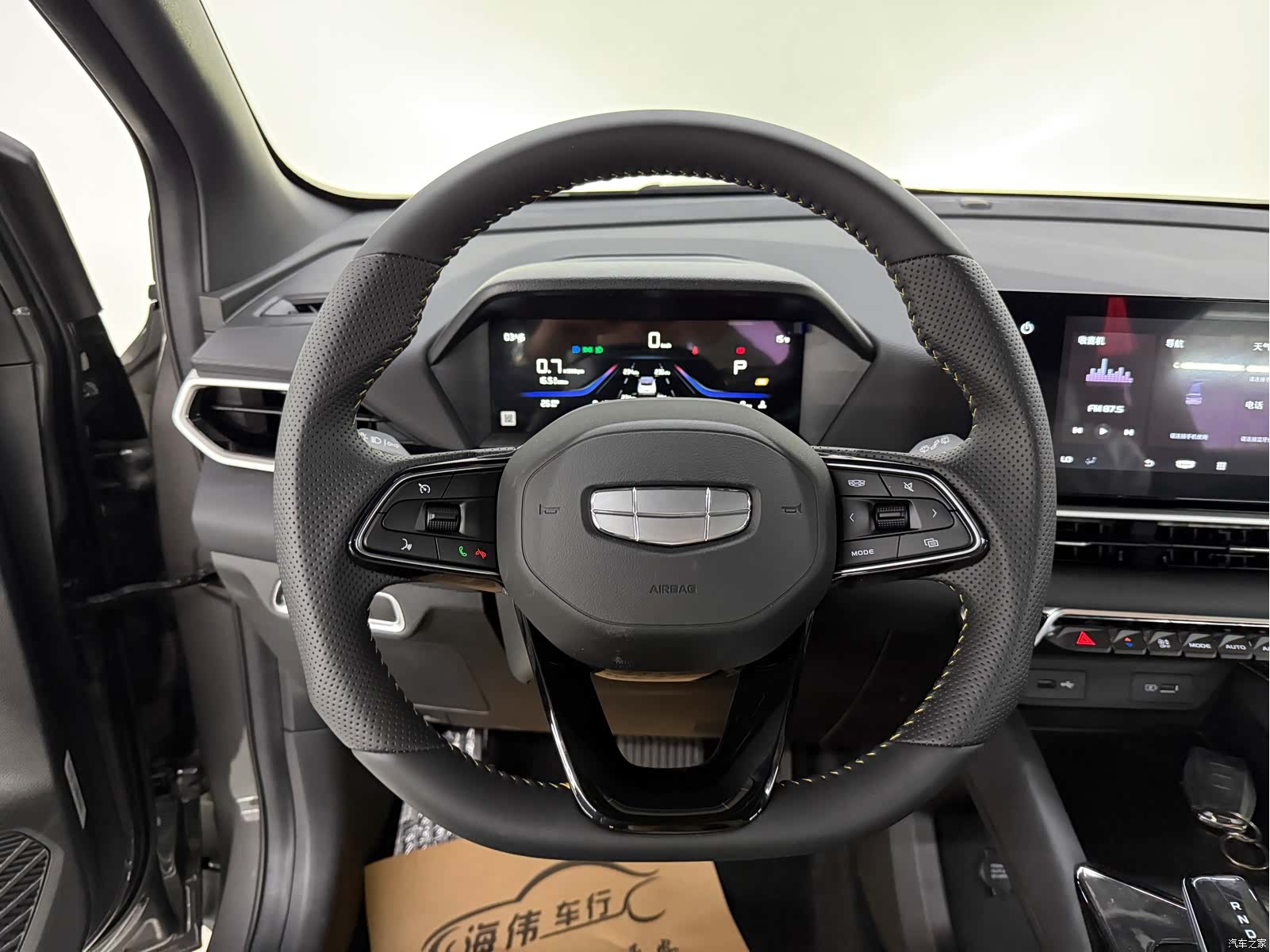 Geely Coolray, 2026 11