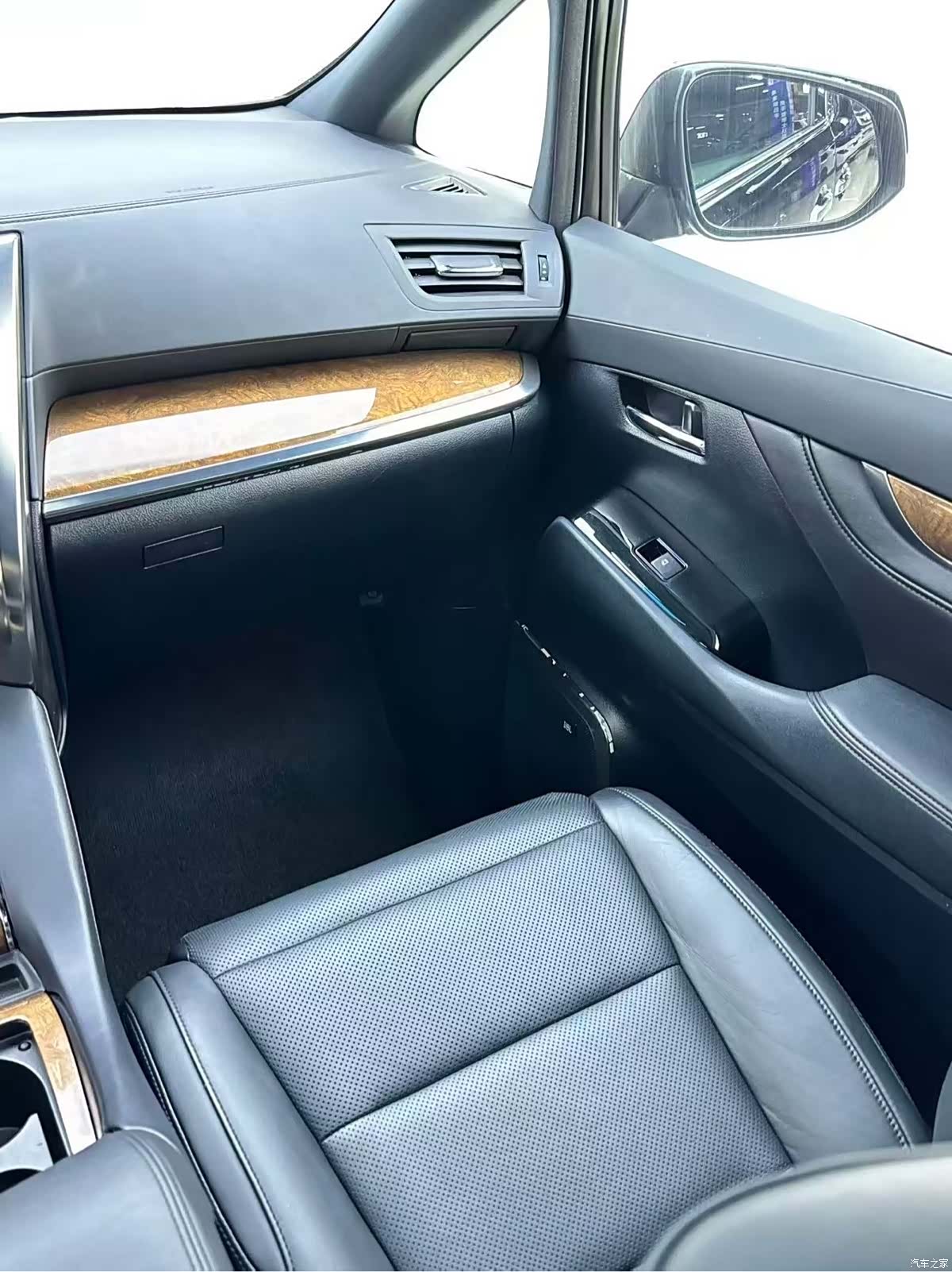 Toyota Alphard, 2016 8