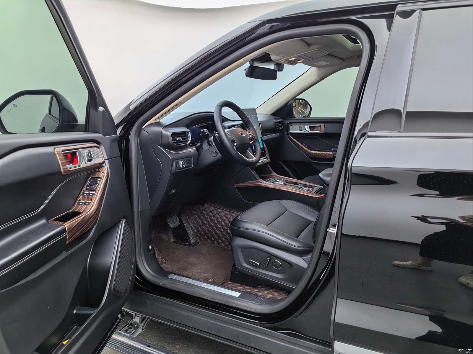 Ford Explorer, 2021 18