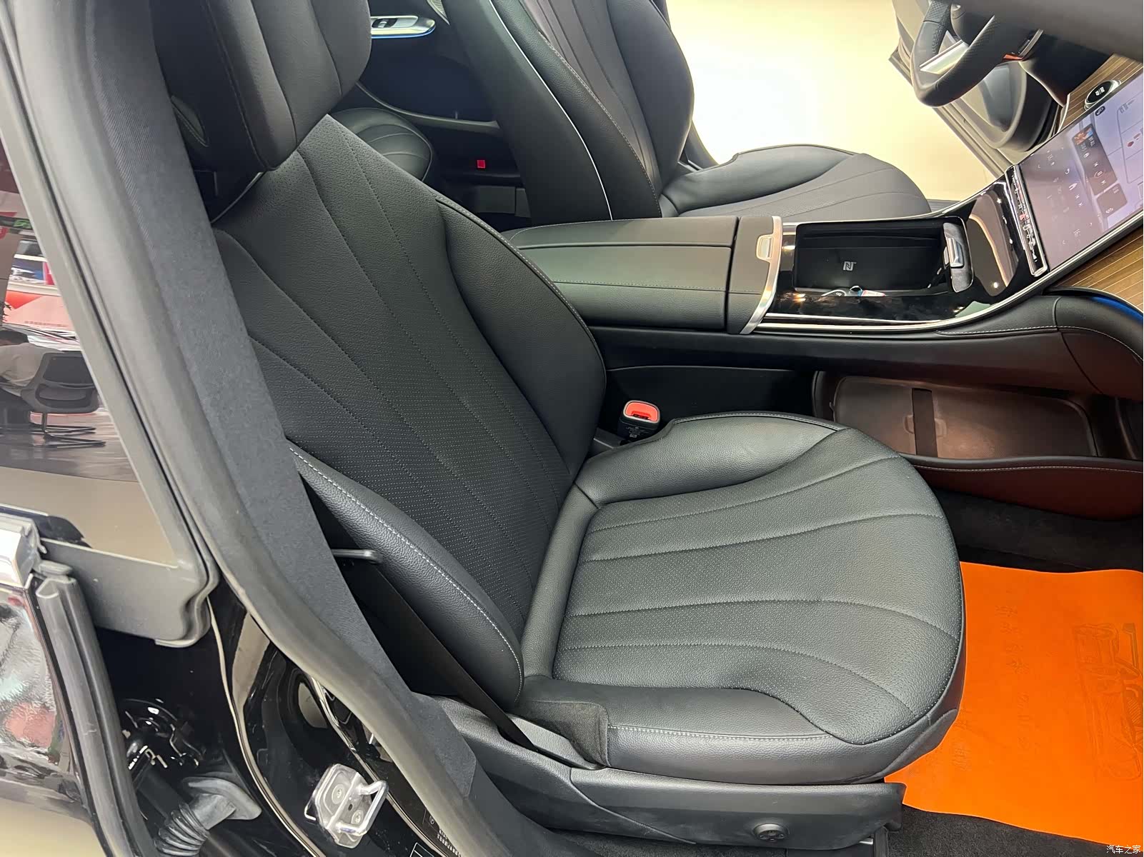 Mercedes-Benz EQE, 2024 14