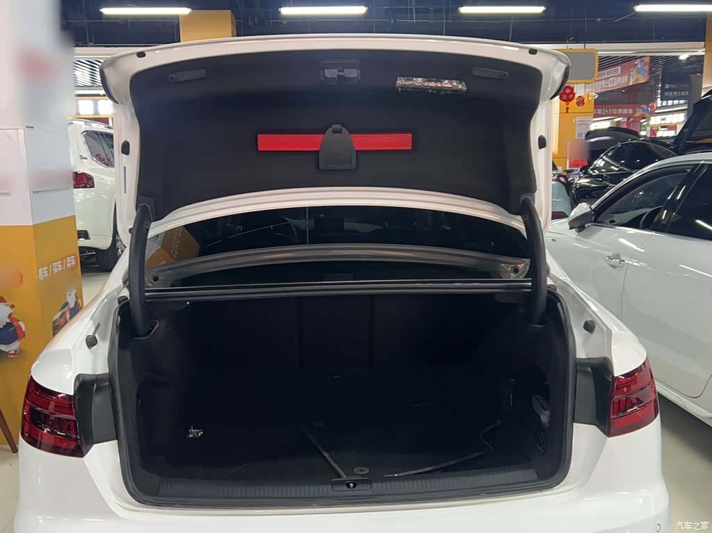 Audi A4L, 2019 14