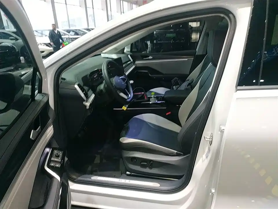 Volkswagen ID.6 CROZZ