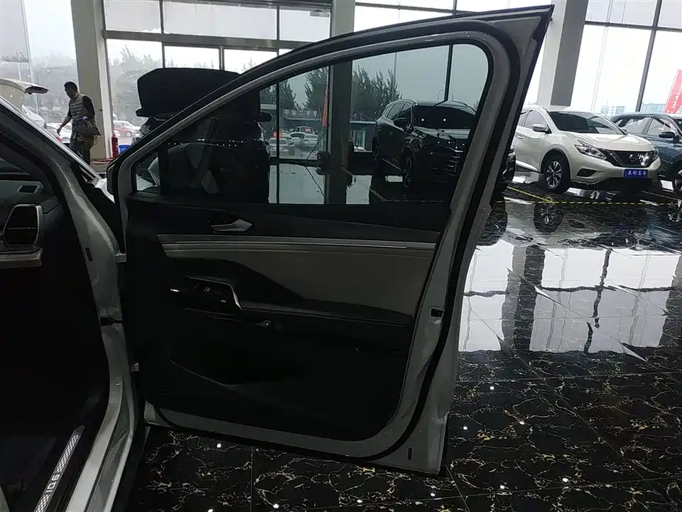 Volkswagen ID.6 CROZZ