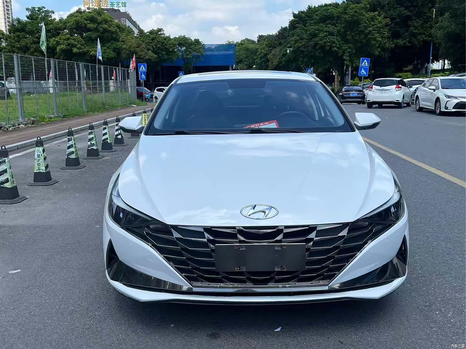 Hyundai Elantra, 2022 3