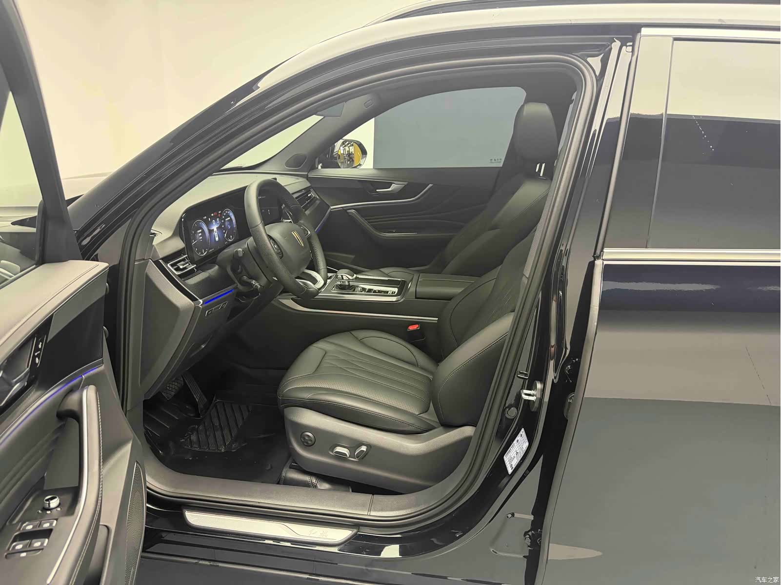 Hongqi HS5, 2026 8