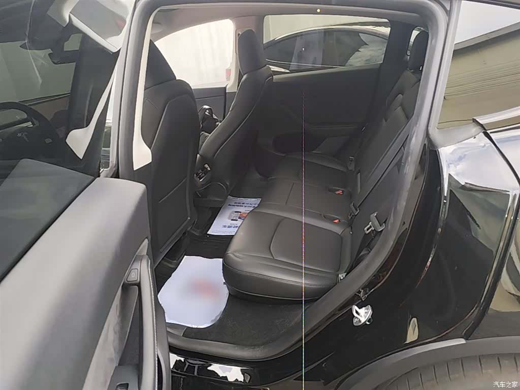 Tesla Model Y, 2024 17