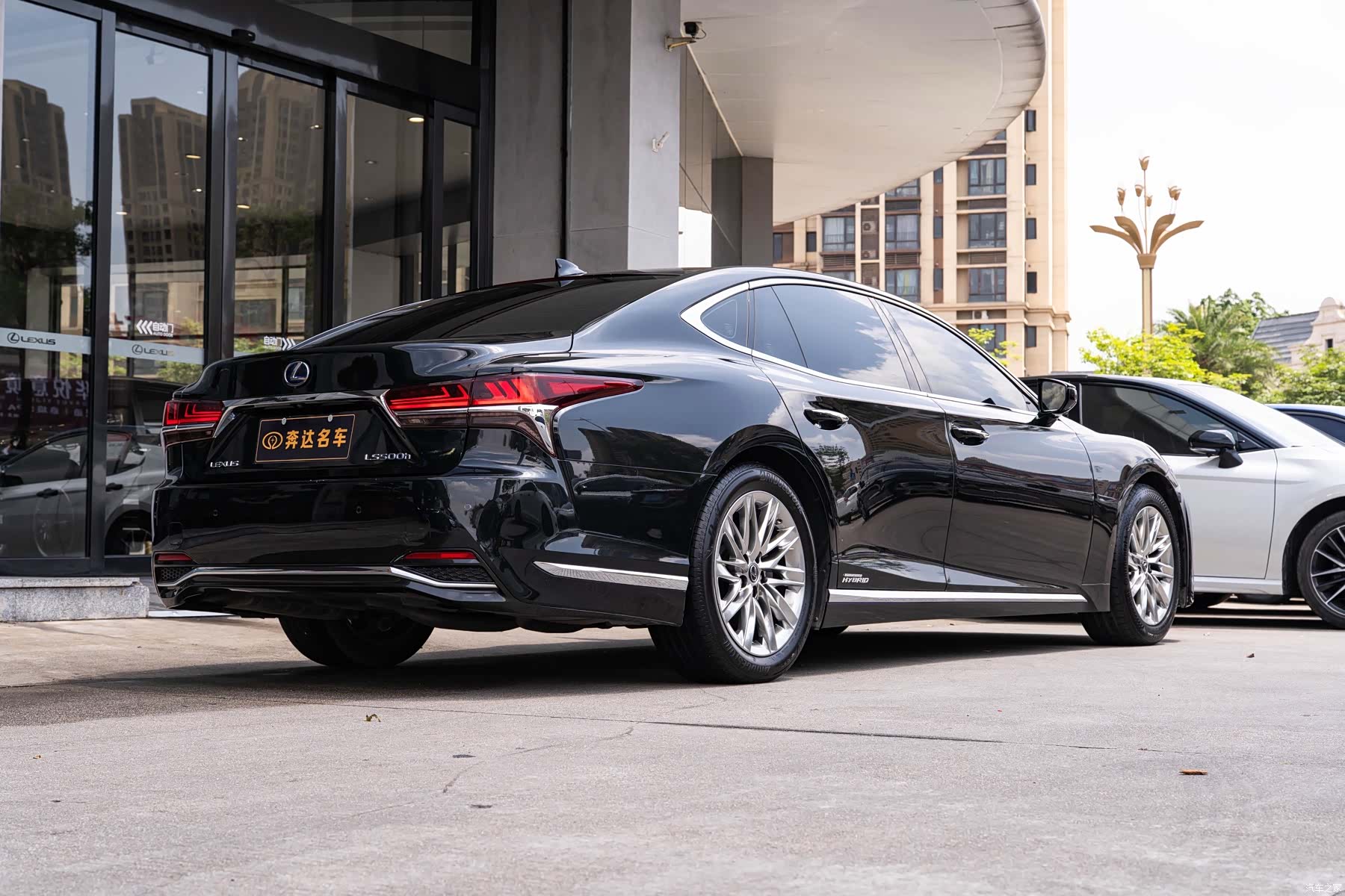 Lexus LS, 2020 3