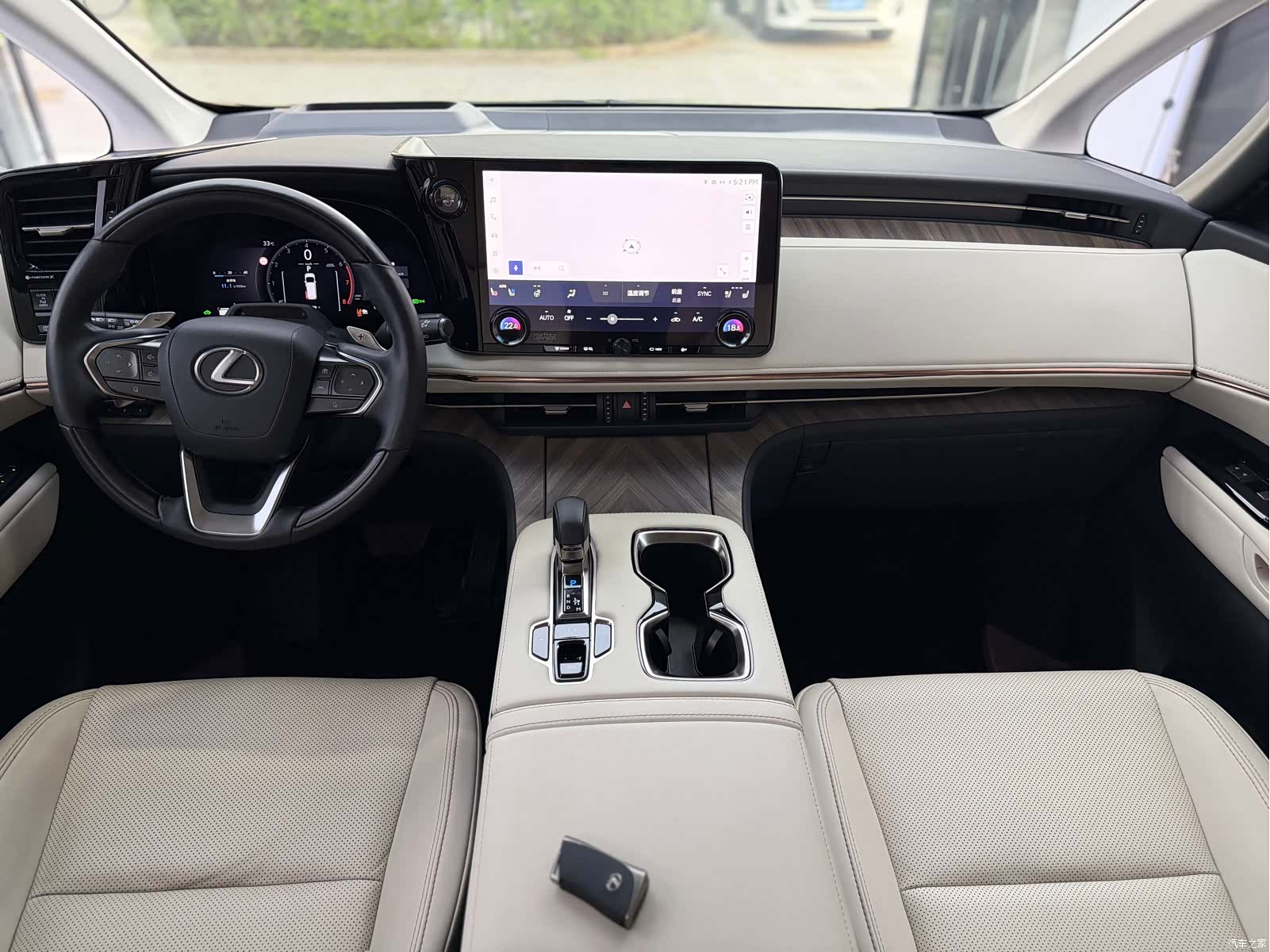 Lexus LM, 2024 11