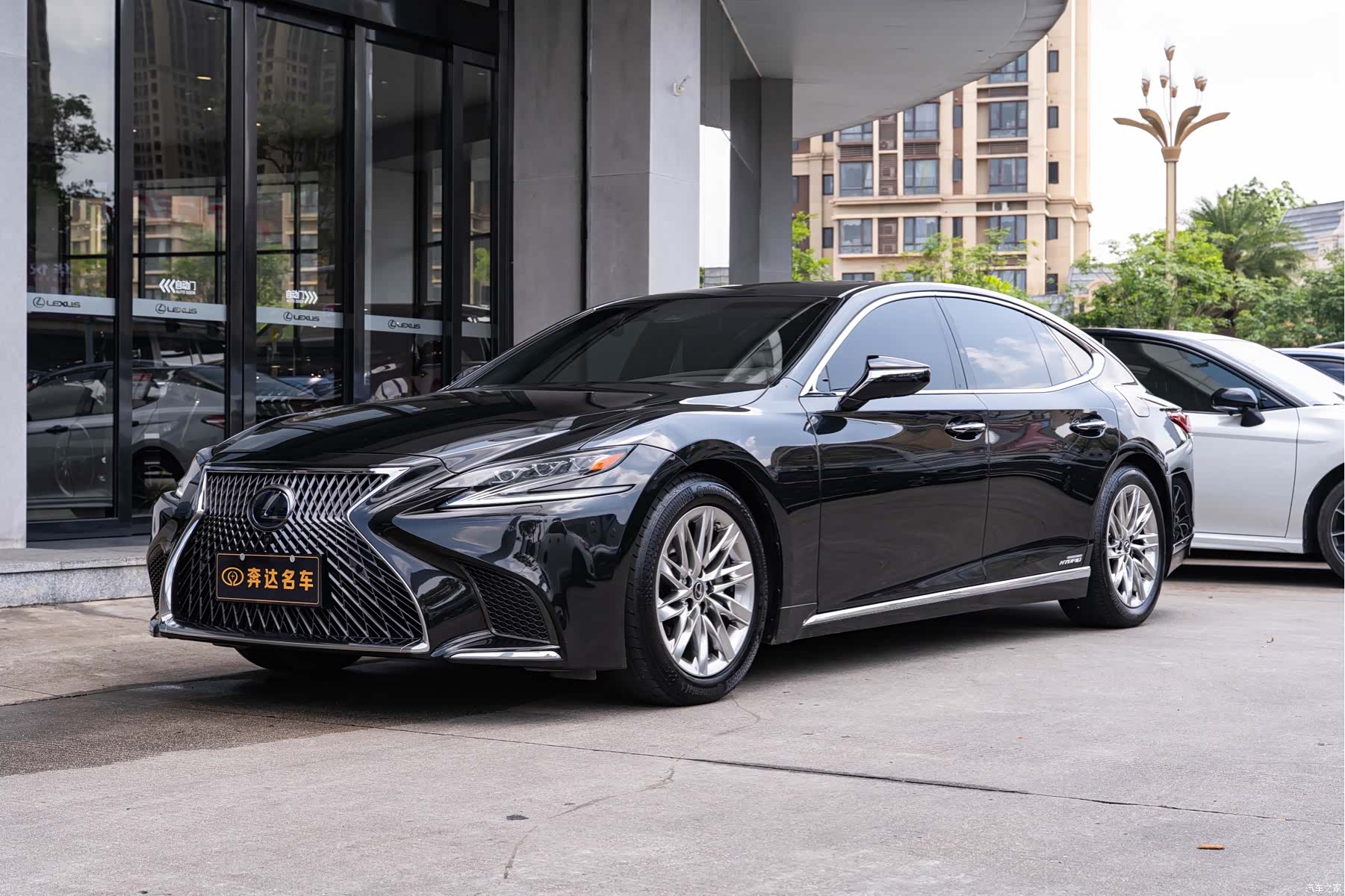 Lexus LS