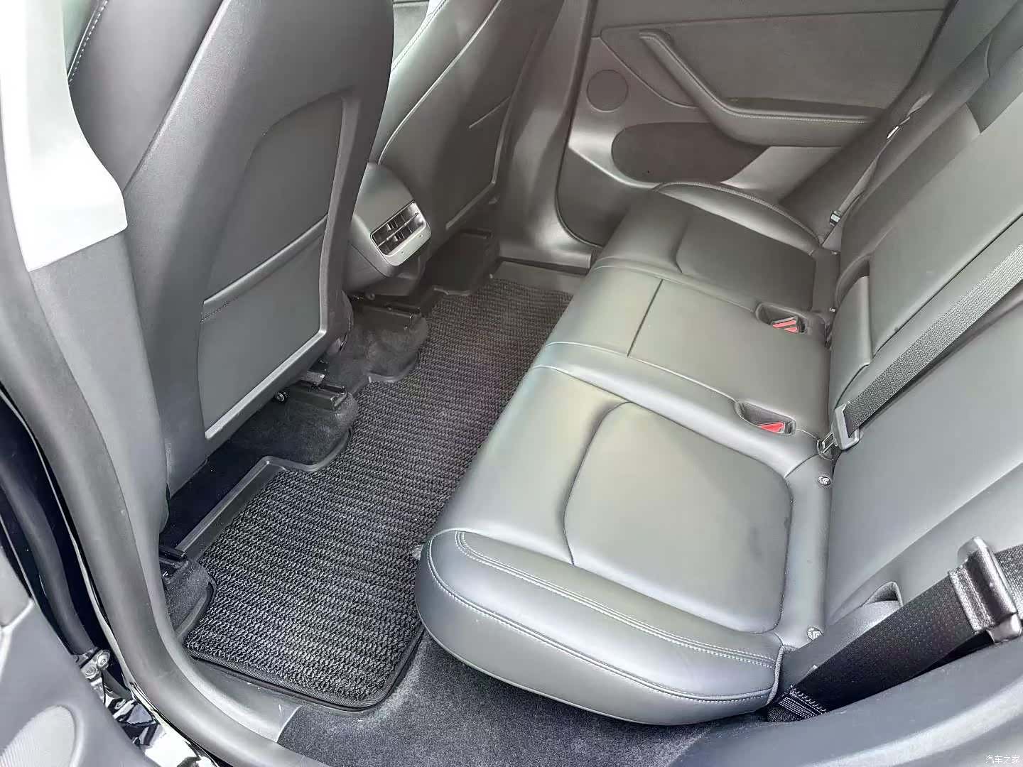 Tesla Model Y, 2021 4