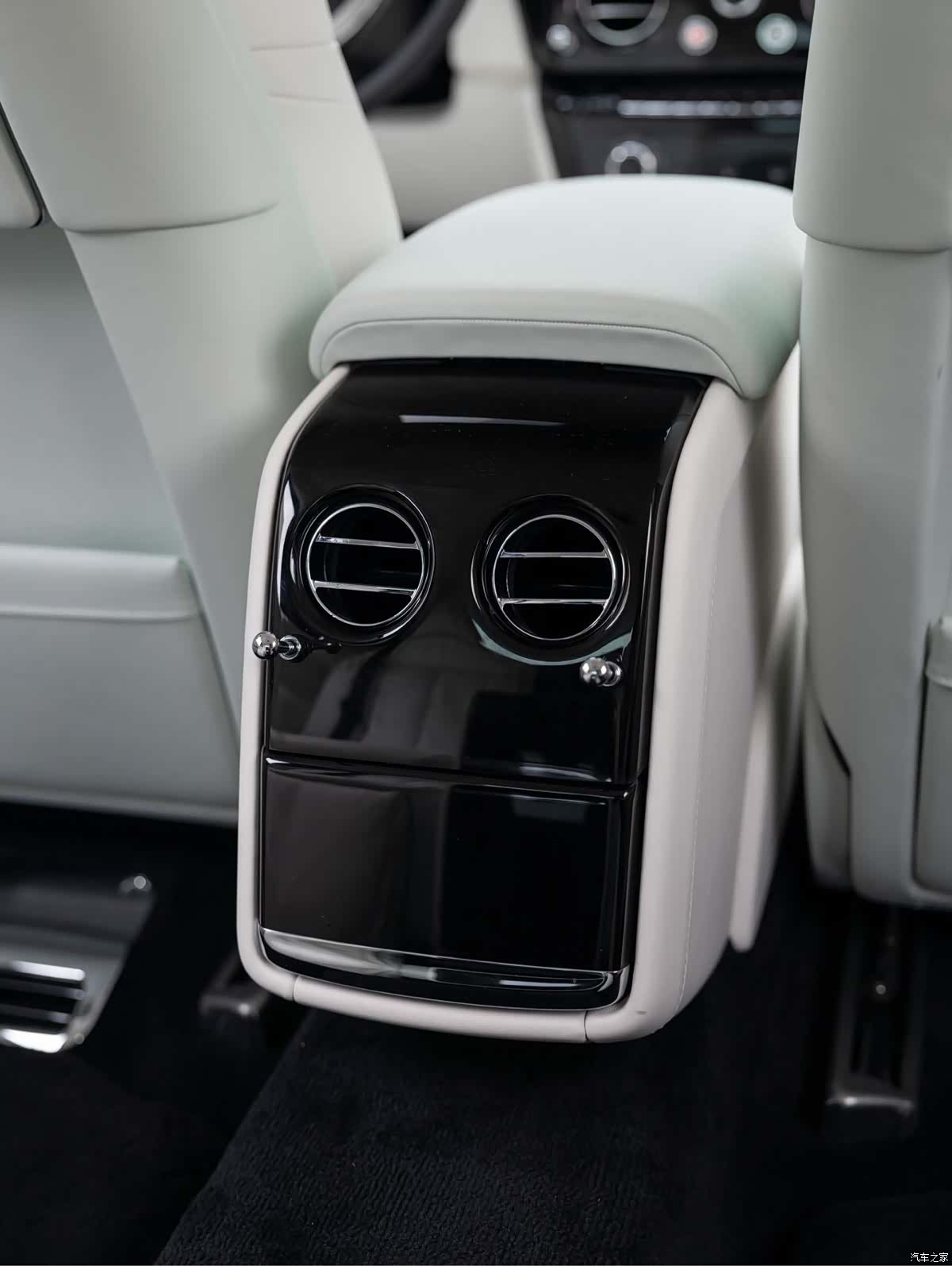 Rolls-Royce Phantom, 2024 27