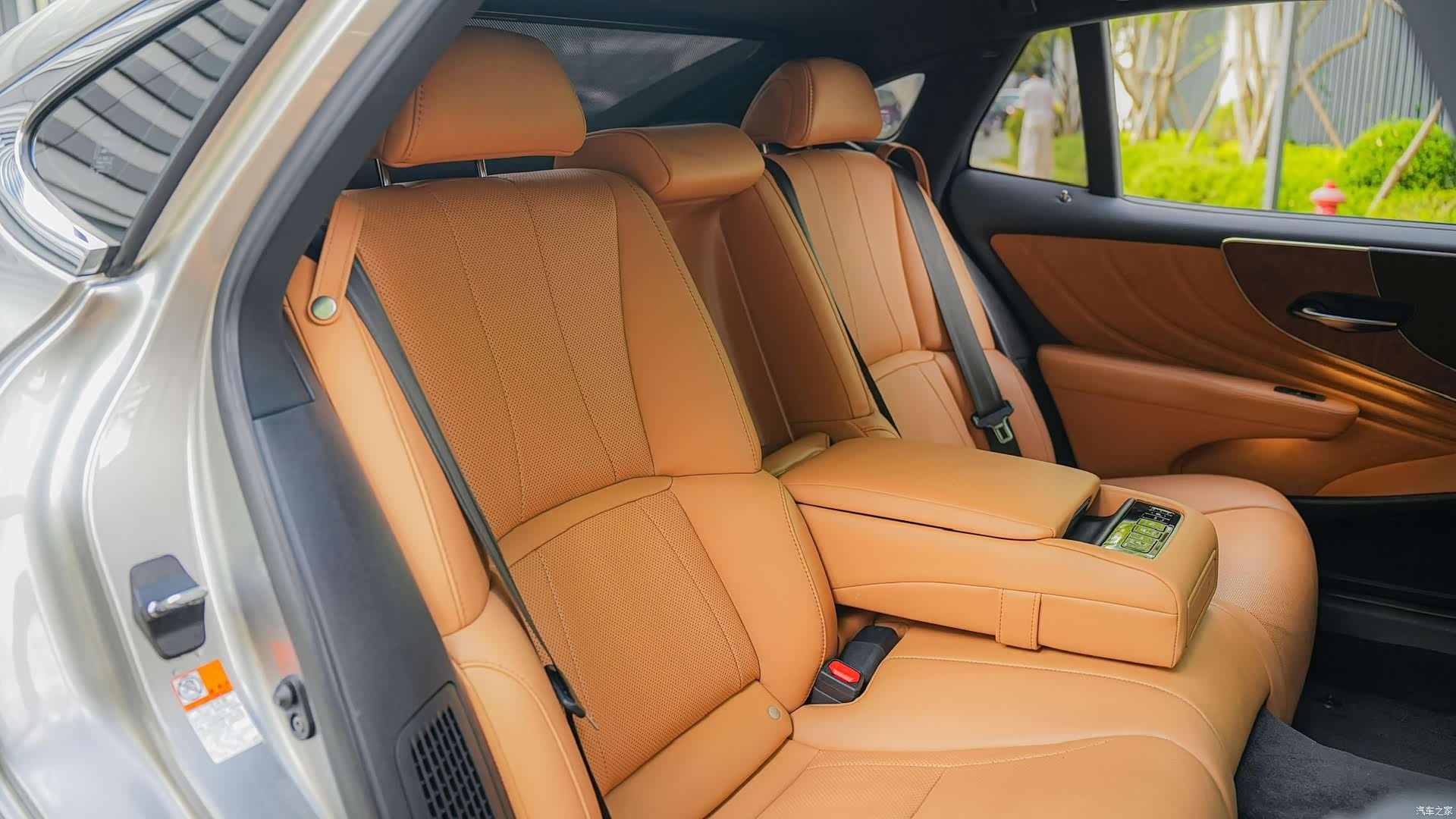 Lexus LS, 2022 16