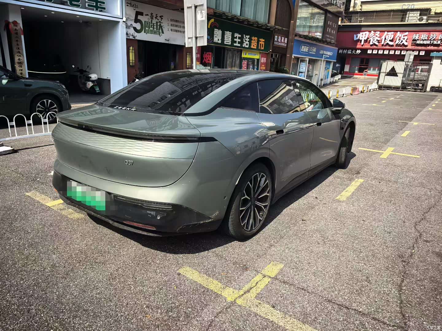 Zeekr 007, 2024 4