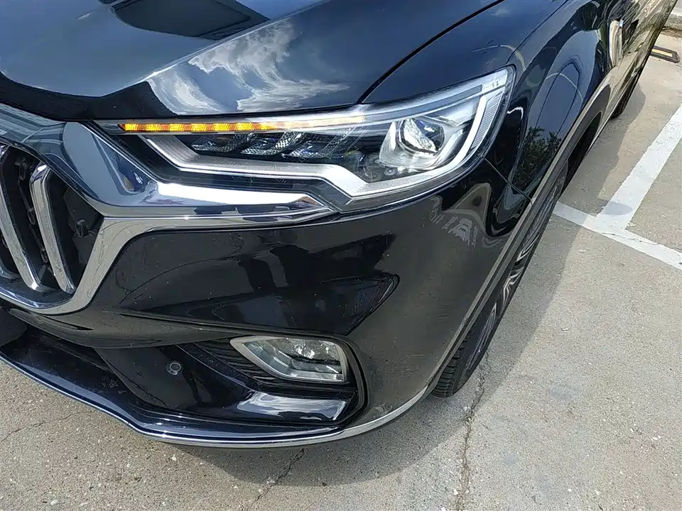 Hongqi HS5