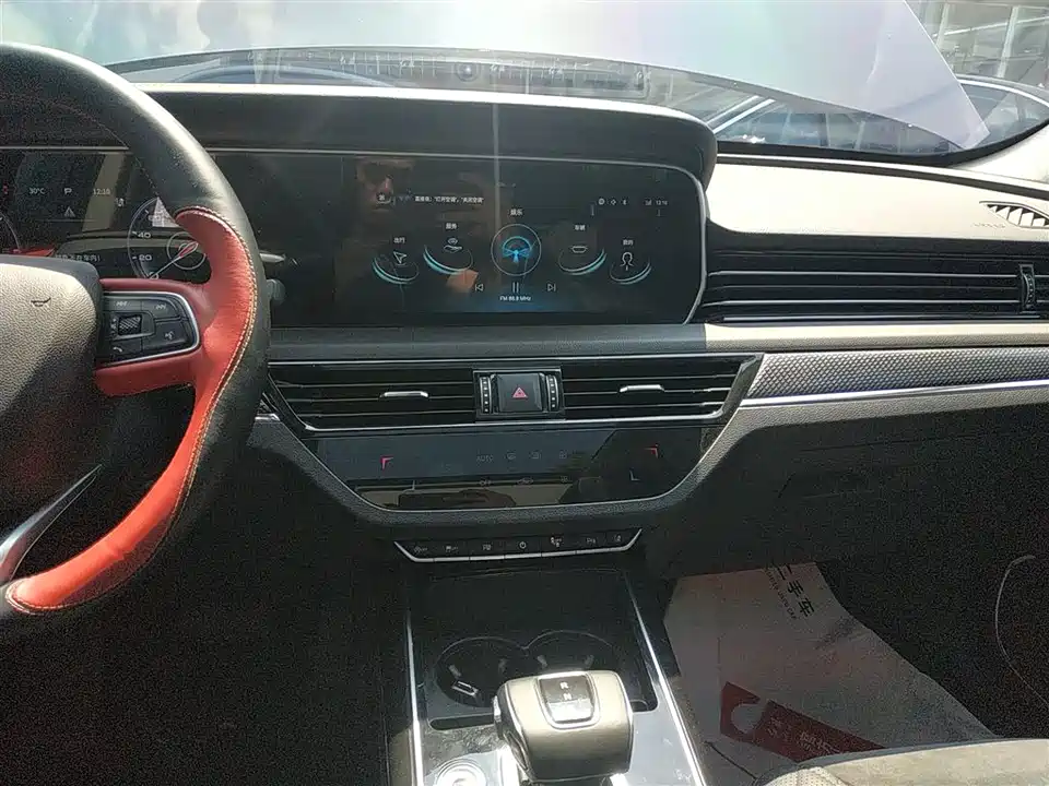 Hongqi HS5