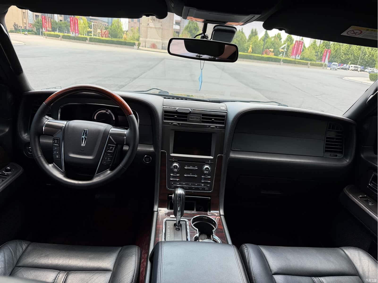 Lincoln Navigator, 2016 12