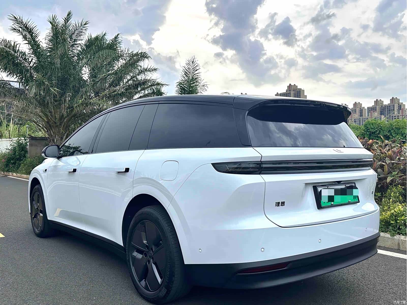 Li Auto i8, 2025 10