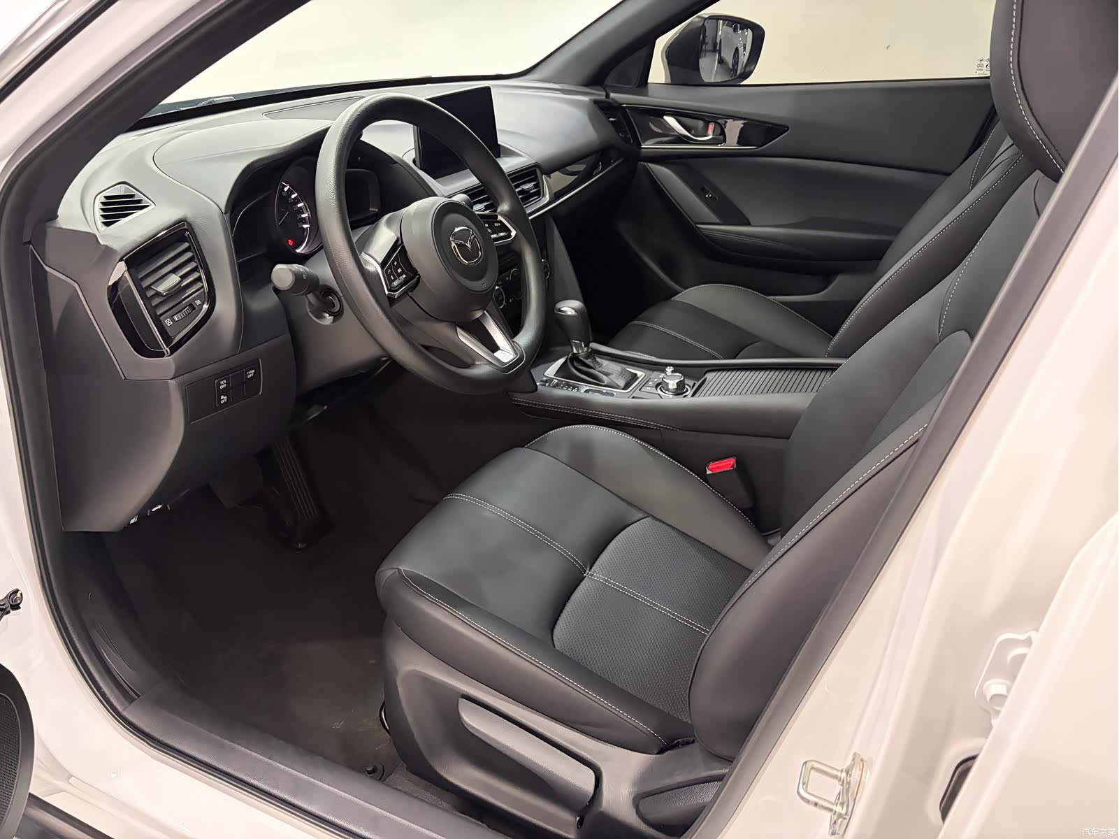 Mazda CX-4, 2023 6