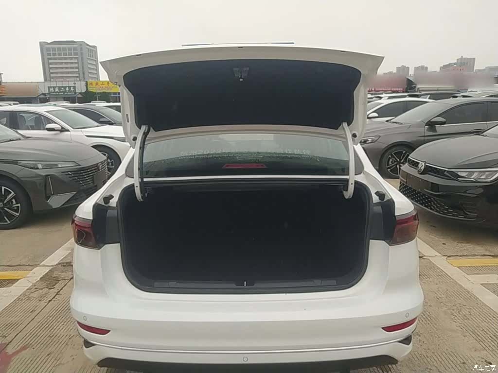 Geely Emgrand, 2023 19