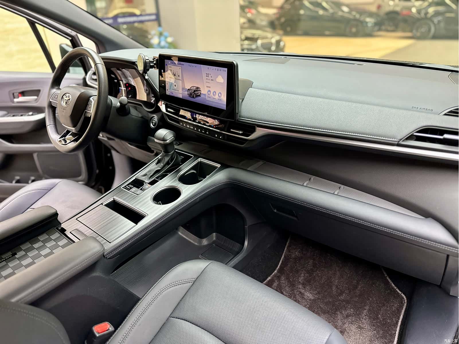 Toyota Sienna, 2025 4