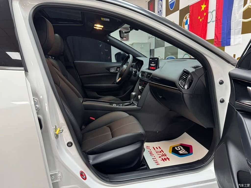 Mazda CX-4, 2023 10