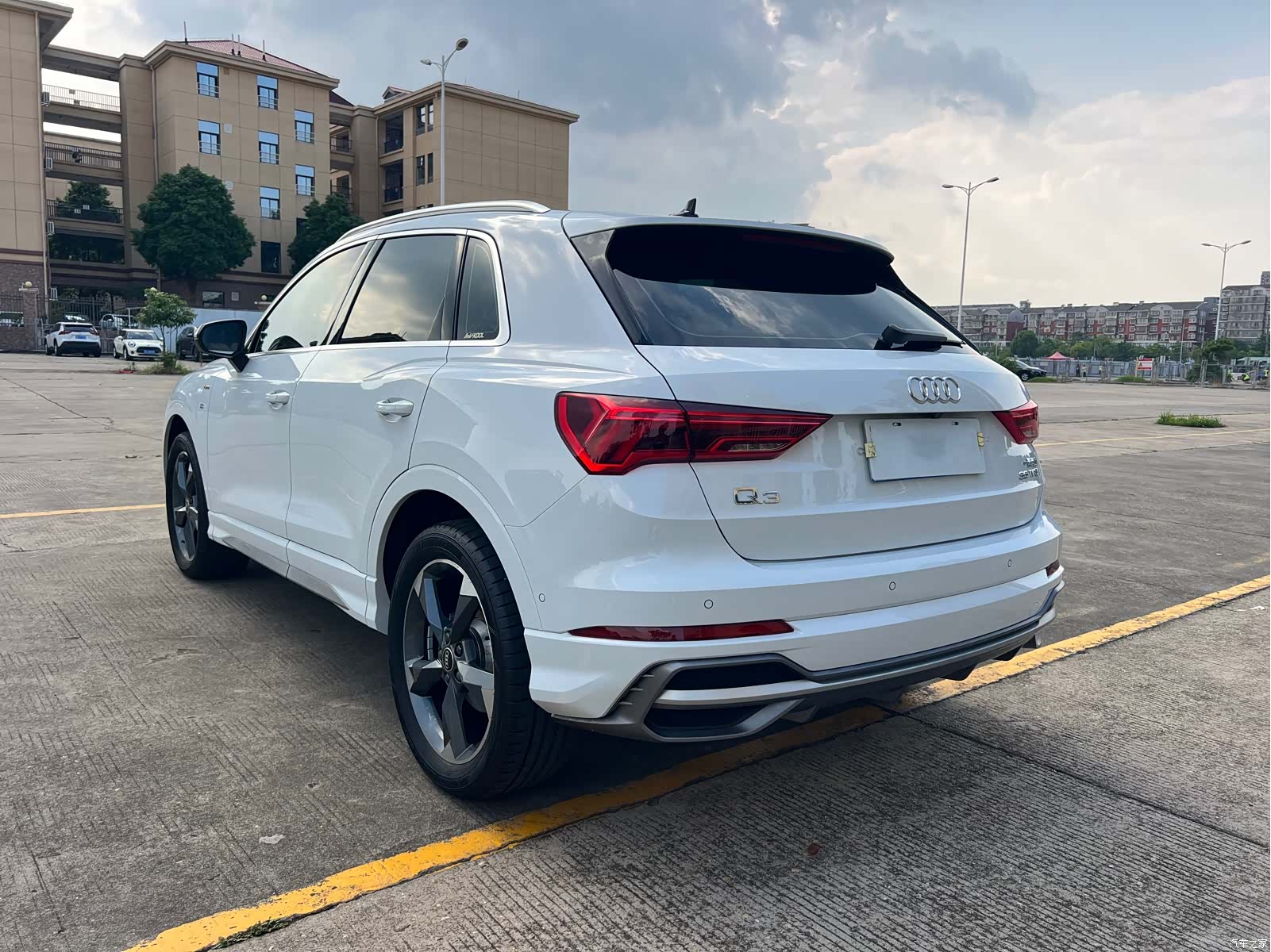 Audi Q3, 2022 10