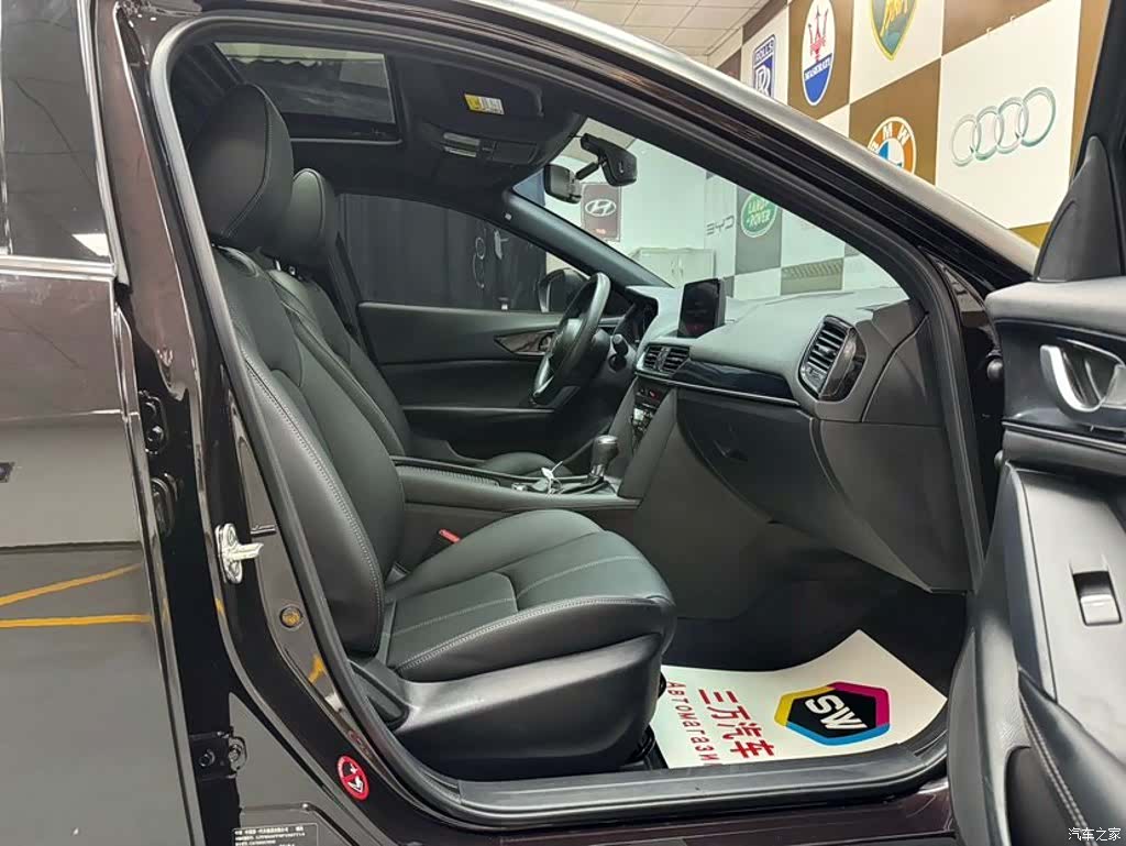 Mazda CX-4, 2023 10