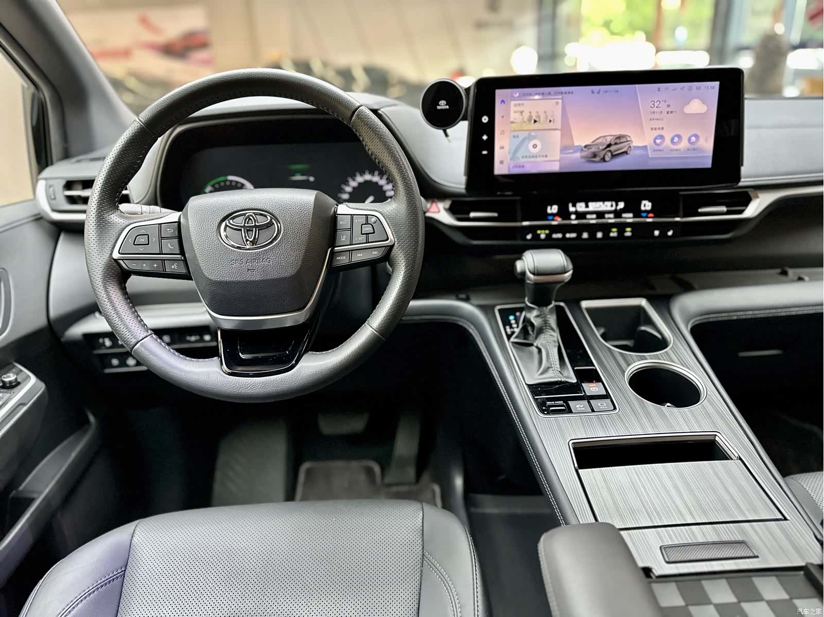 Toyota Sienna, 2025 все фото