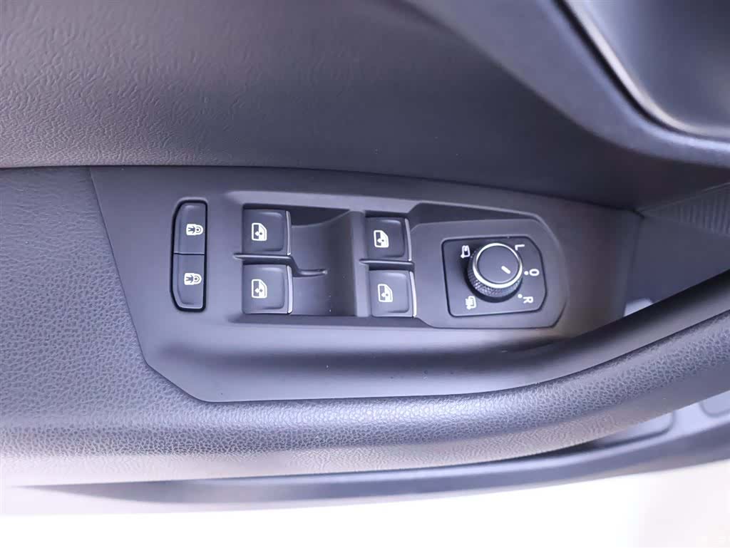 Volkswagen Touareg, 2022 17