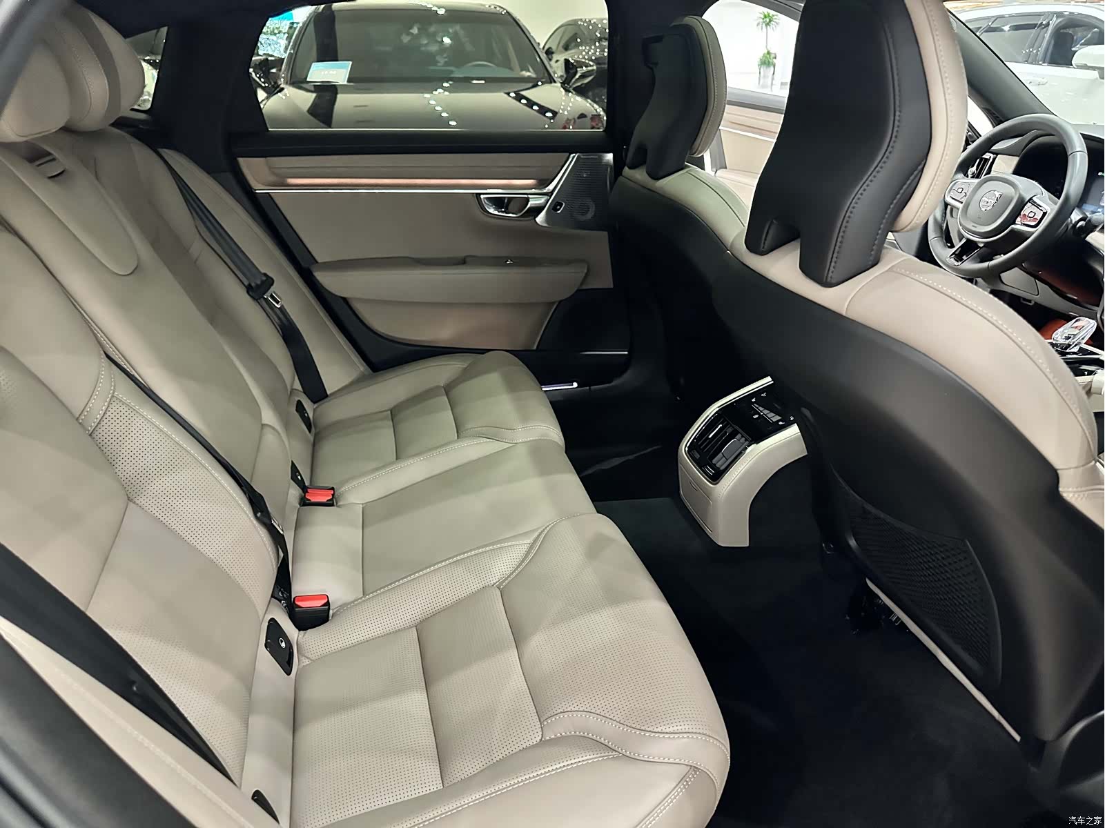 Volvo S90, 2025 12